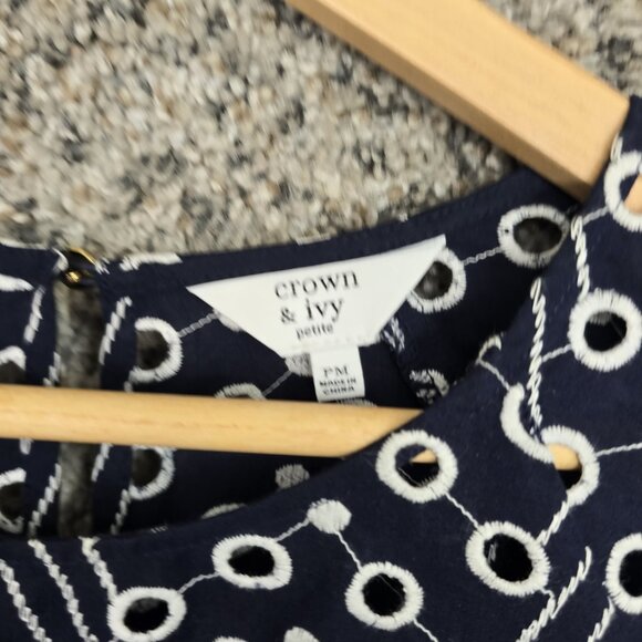 Crown & Ivy Top Womens‎ PM Petite Medium Navy Blue Peasant Blouse Embroidered - Picture 6 of 7